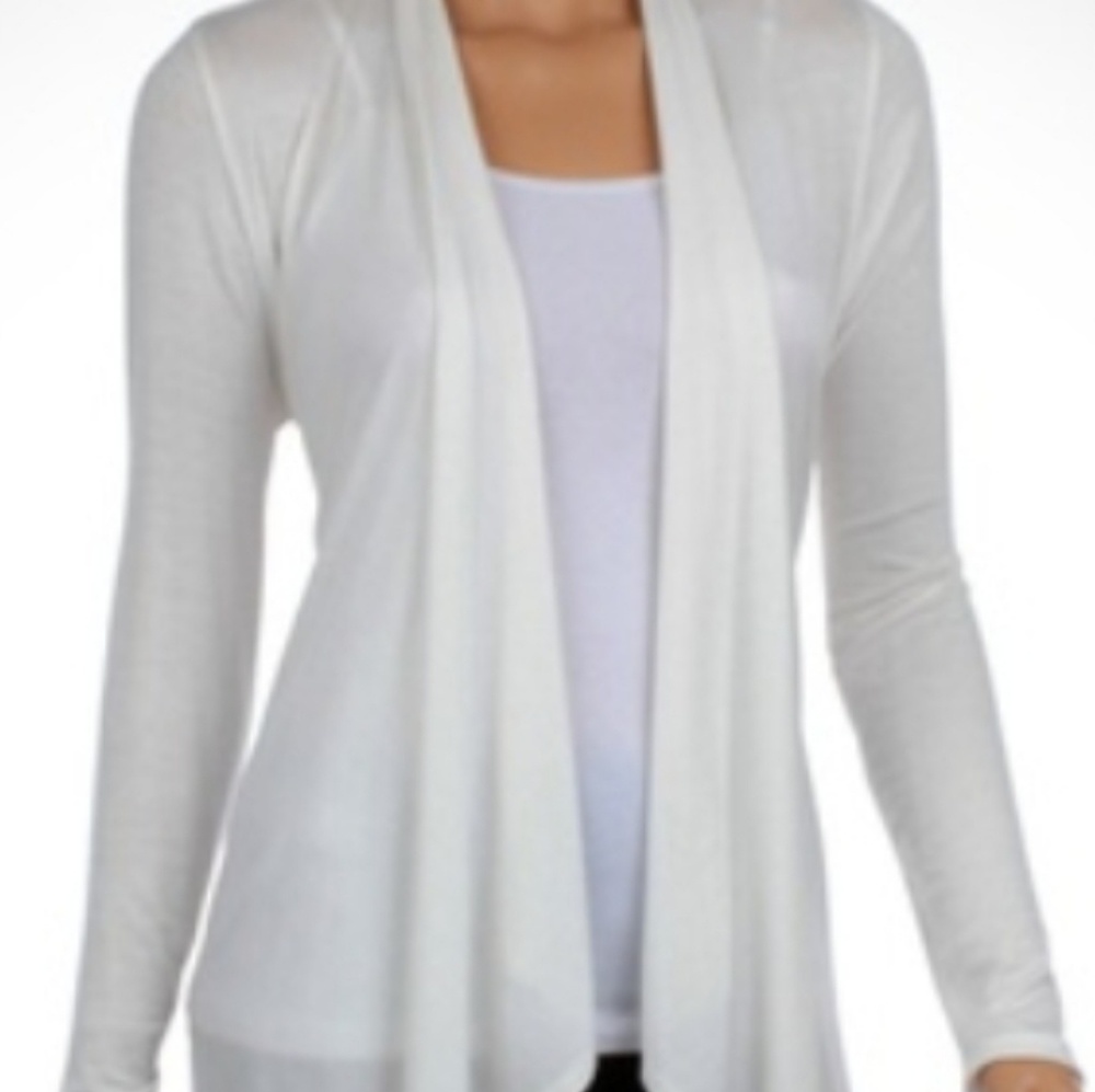 Nwot Bee unique light cardigan in white